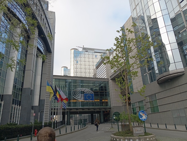 Élménybeszámoló az Európai Ifjúsági hét programjáról az EB épülete