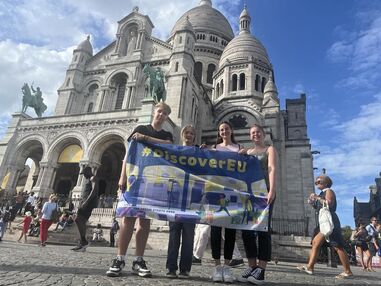 DiscoverEU utaz&aacute;s &eacute;lm&eacute;nybesz&aacute;mol&oacute; - p&eacute;csv&aacute;radi fiatalok