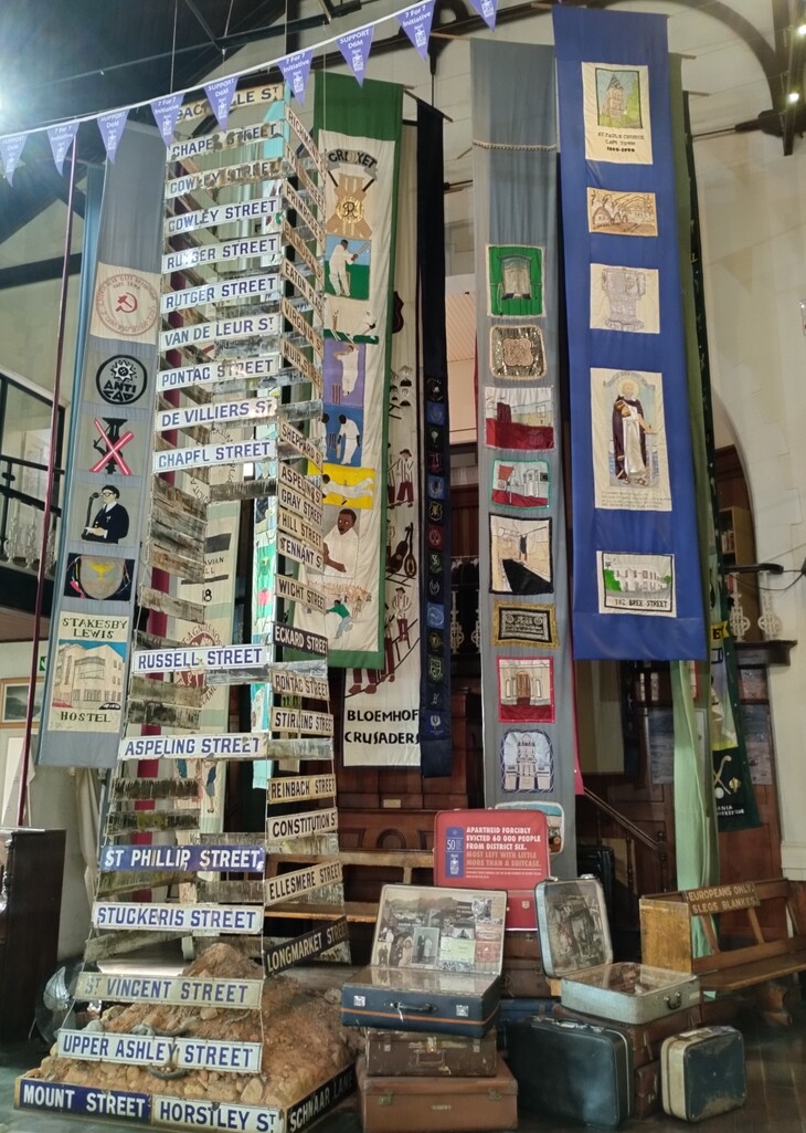 A képen a District Six Museum látható