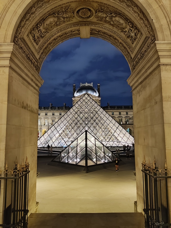 A párizsi Louvre