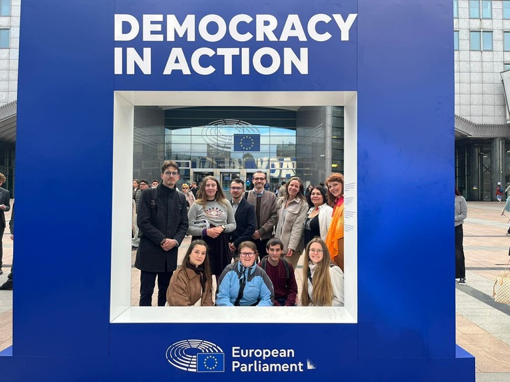 Csoportkép a magyar delegációról az Európai Ifjúsági hét brüsszeli nyitóeseményén