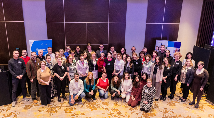 Nemzetk&ouml;zi tev&eacute;kenys&eacute;gek elismer&eacute;se &eacute;s valid&aacute;l&aacute;sa a szakk&eacute;pz&eacute;sben csoportk&eacute;p