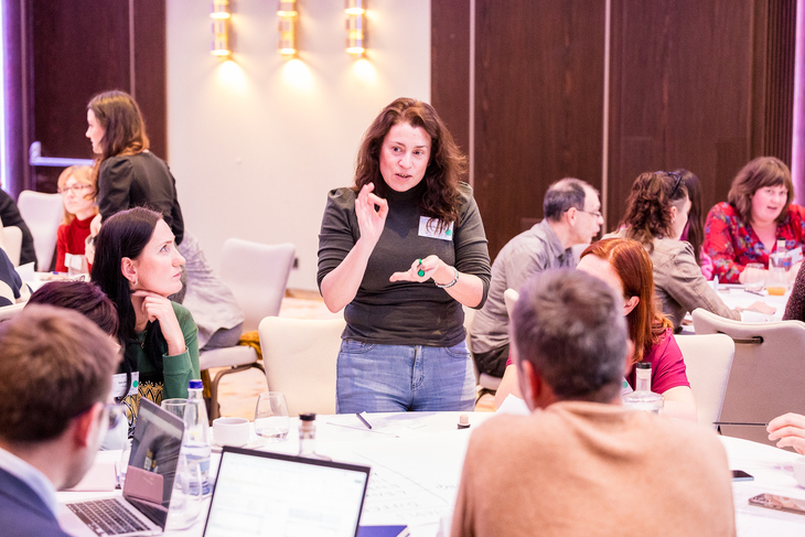 Nemzetk&ouml;zi tev&eacute;kenys&eacute;gek elismer&eacute;se &eacute;s valid&aacute;l&aacute;sa a szakk&eacute;pz&eacute;sben csoportmunka