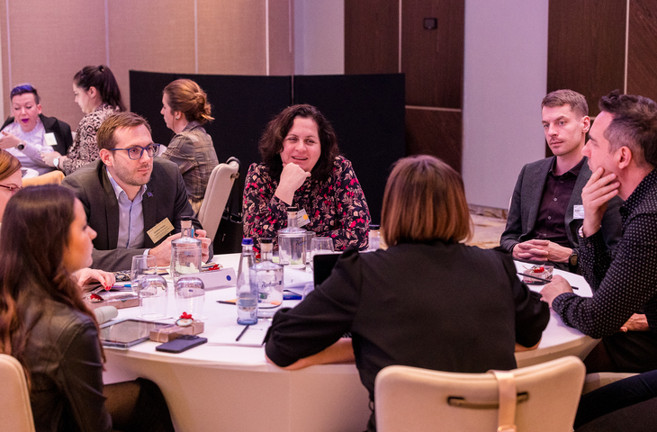 Nemzetk&ouml;zi tev&eacute;kenys&eacute;gek elismer&eacute;se &eacute;s valid&aacute;l&aacute;sa a szakk&eacute;pz&eacute;sben csoportmunka