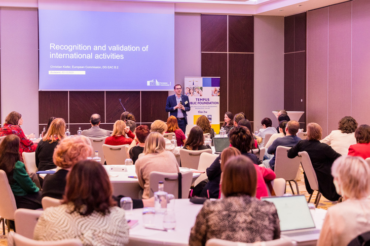 Nemzetk&ouml;zi tev&eacute;kenys&eacute;gek elismer&eacute;se &eacute;s valid&aacute;l&aacute;sa a szakk&eacute;pz&eacute;sben Christian Kiefer előad&aacute;sa