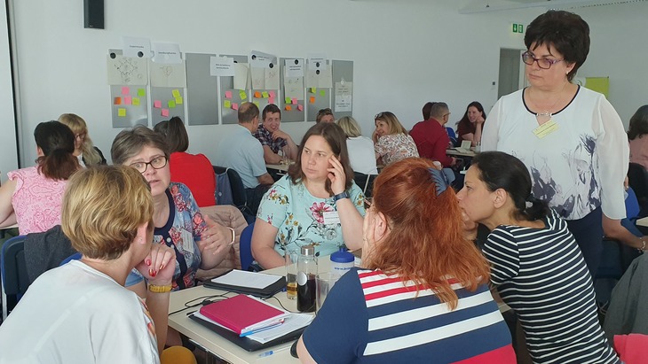 Palencsárné Kasza Marianna képzést tart