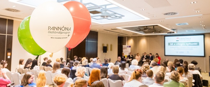 Pannónia Konferencián trikolor pannónia lufik