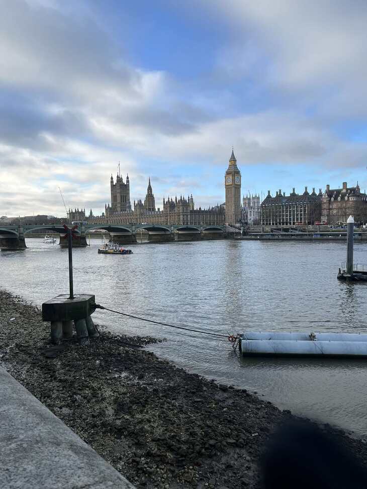 Londoni tájkép és Big Ben a háttérben