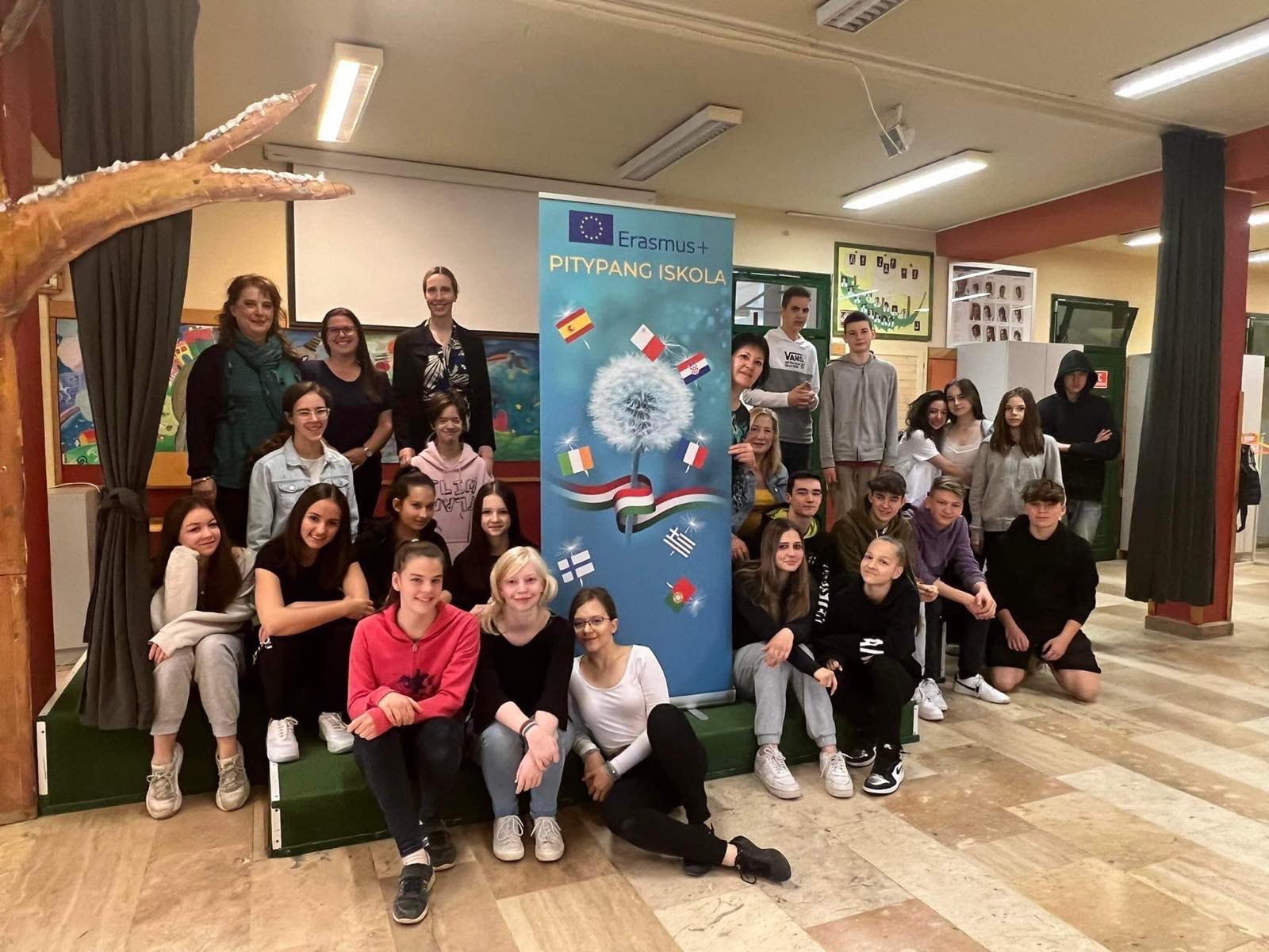 A Pitypang Utcai Általános Iskola diákjai csoportkép