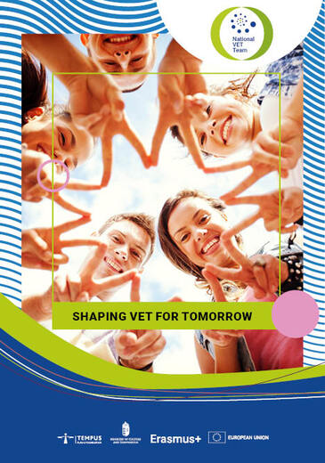 Shaping VET for tomorrow kiadvány borítóképe melyen fiatalok az ujjuk összetartásával csillagot formálnak