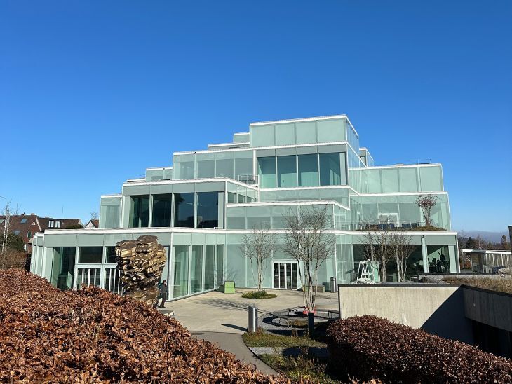 A képen a St Gallen egyetem épülete látszik